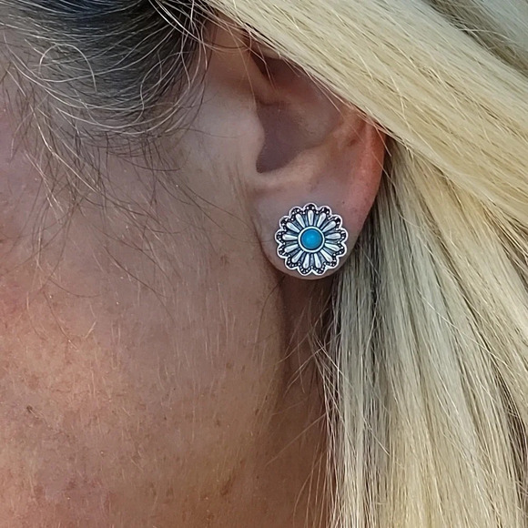 Lucky Brand Jewelry - 🔥LAST PAIR🔥 DAISY CONCHO STUD EARRINGS